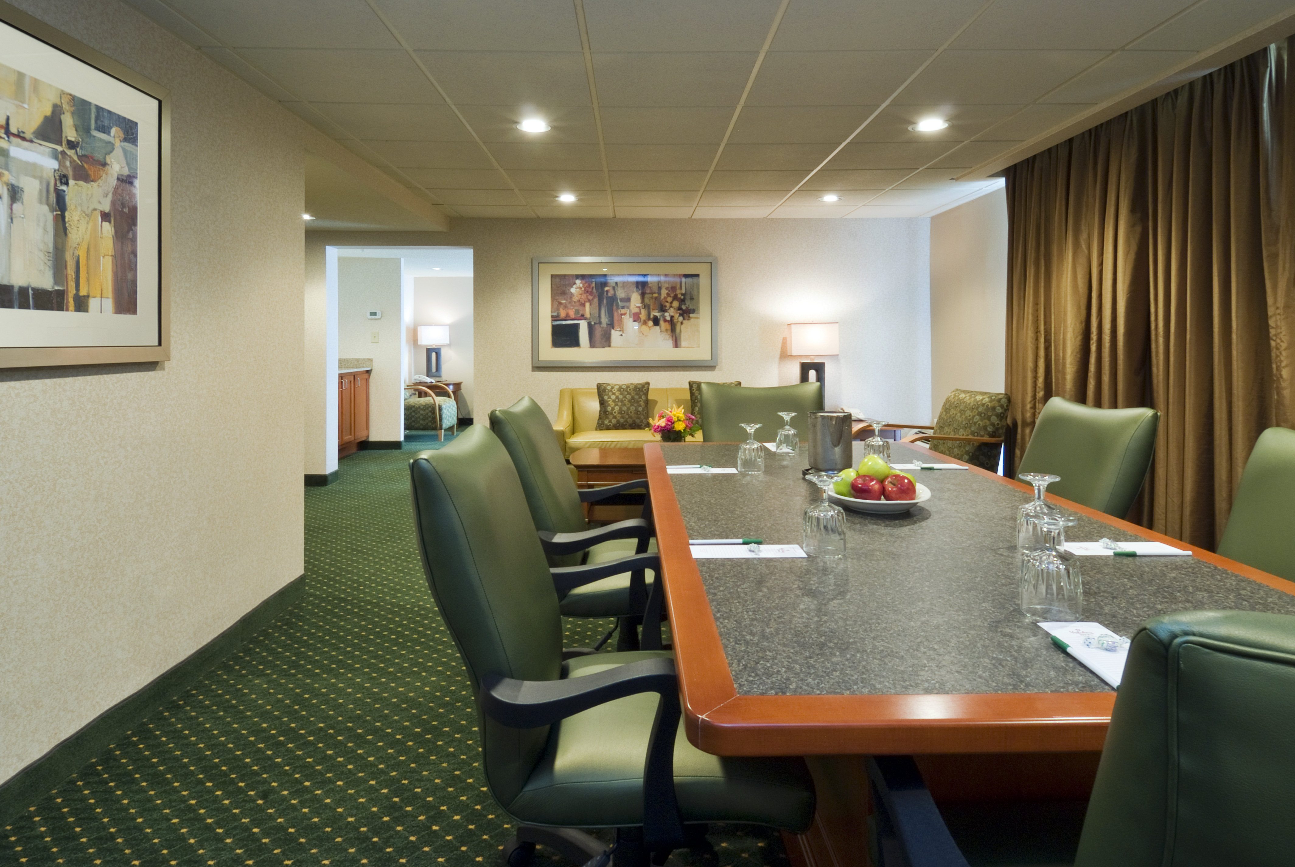 Holiday Inn Hotel and Suites Cincinnati-Eastgate(I-275e) 33/39
