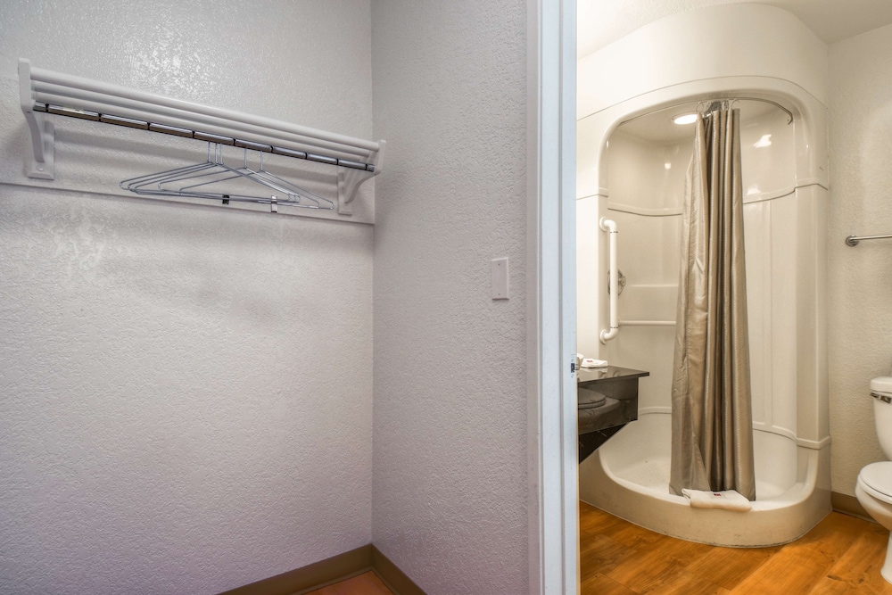 Motel6 El Monte, CA - Los Angeles 55/59