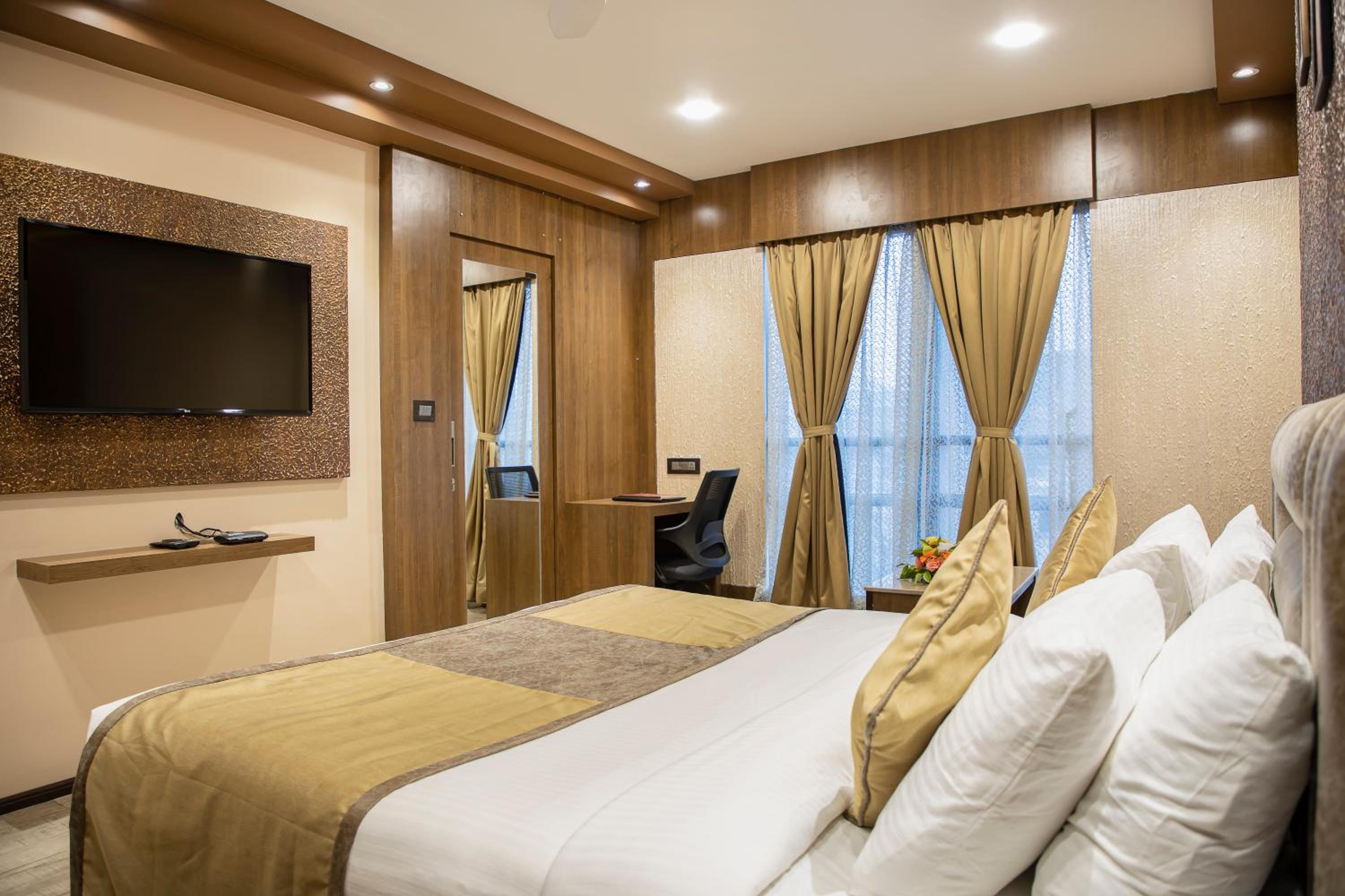 Super, Deluxe, Double Bed
