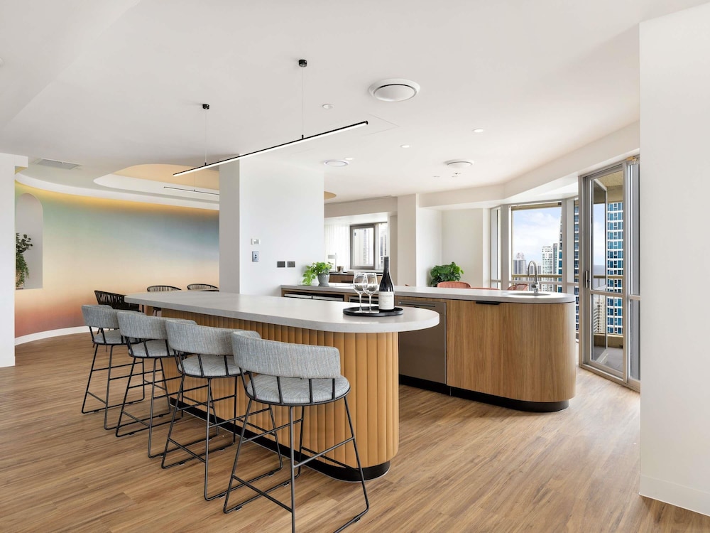 NOVOTEL SURFERS PARADISE 7/64
