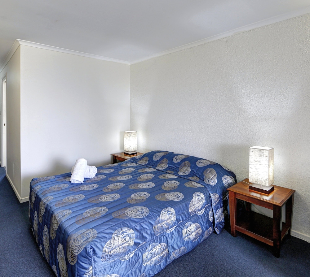 ALEXANDRA PARK MOTOR INN 10/65