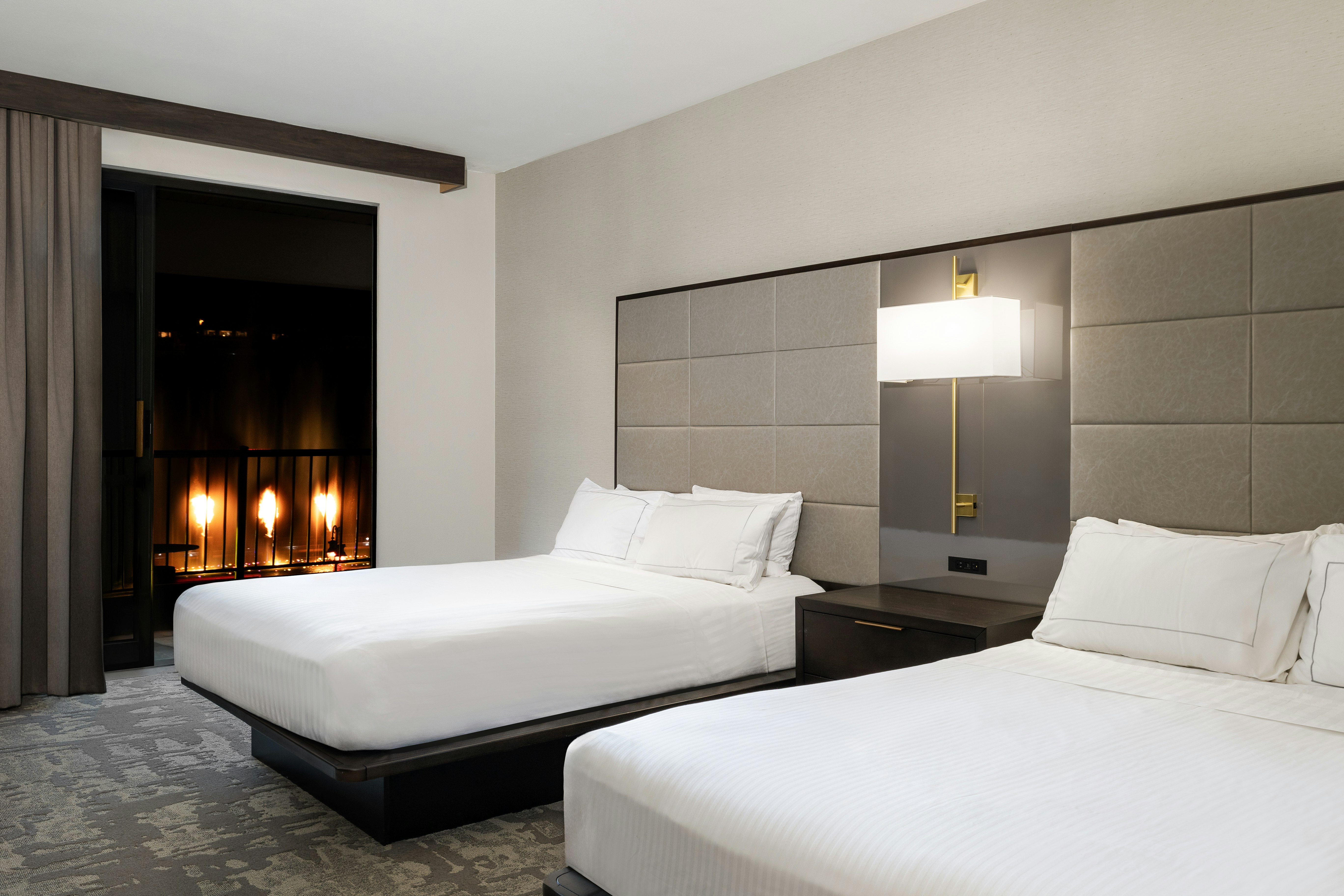 Superior, 2 Queen Beds, Fountain View