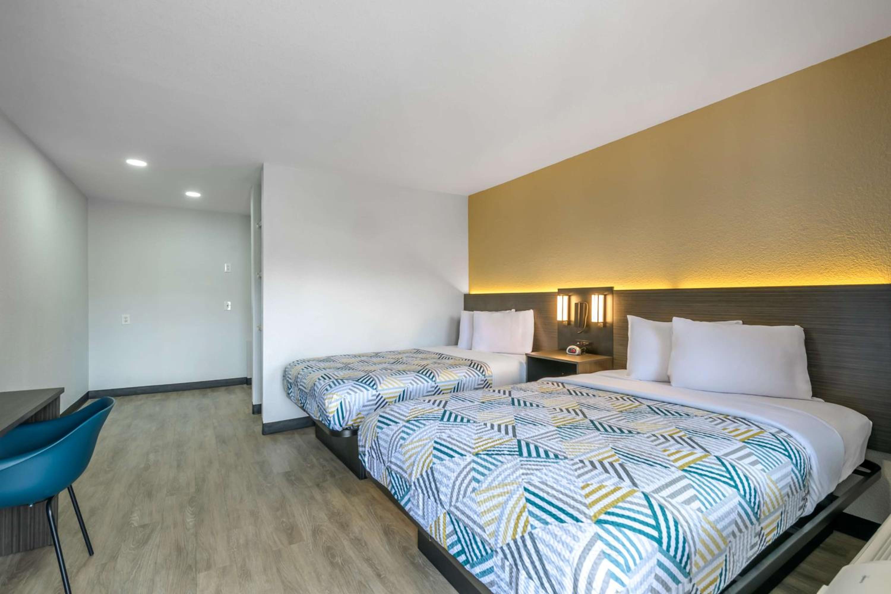 Room, Quadruple