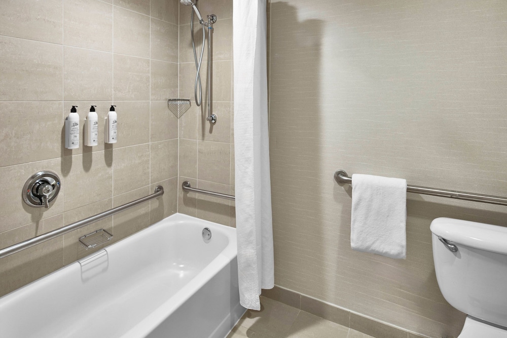Delta Hotels by Marriott Toledo 47/50