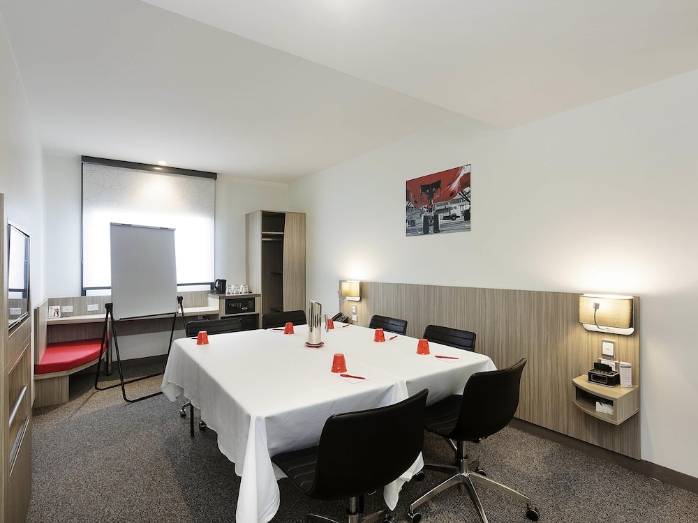 Ibis Mackay 58/67