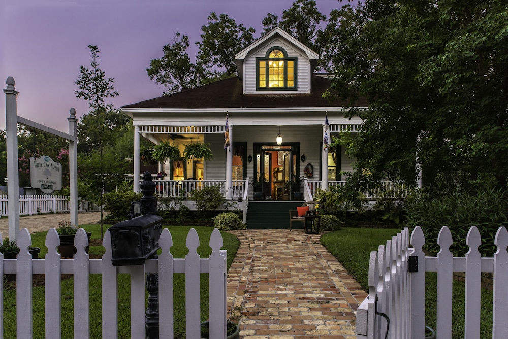 White Oak Manor Bed Breakfast 33/44