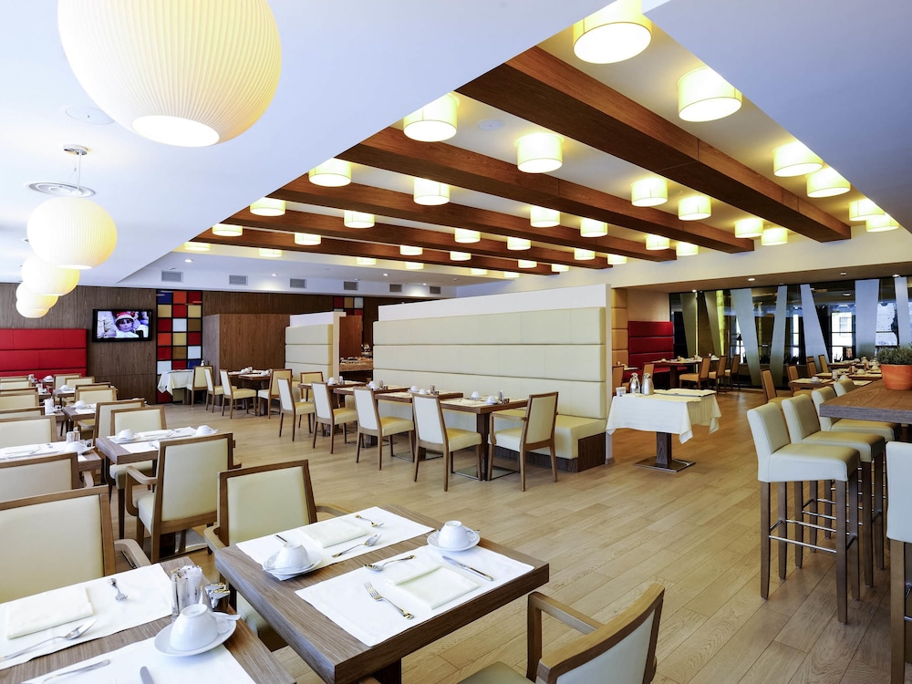Movenpick Hotel Sarajevo 64/77