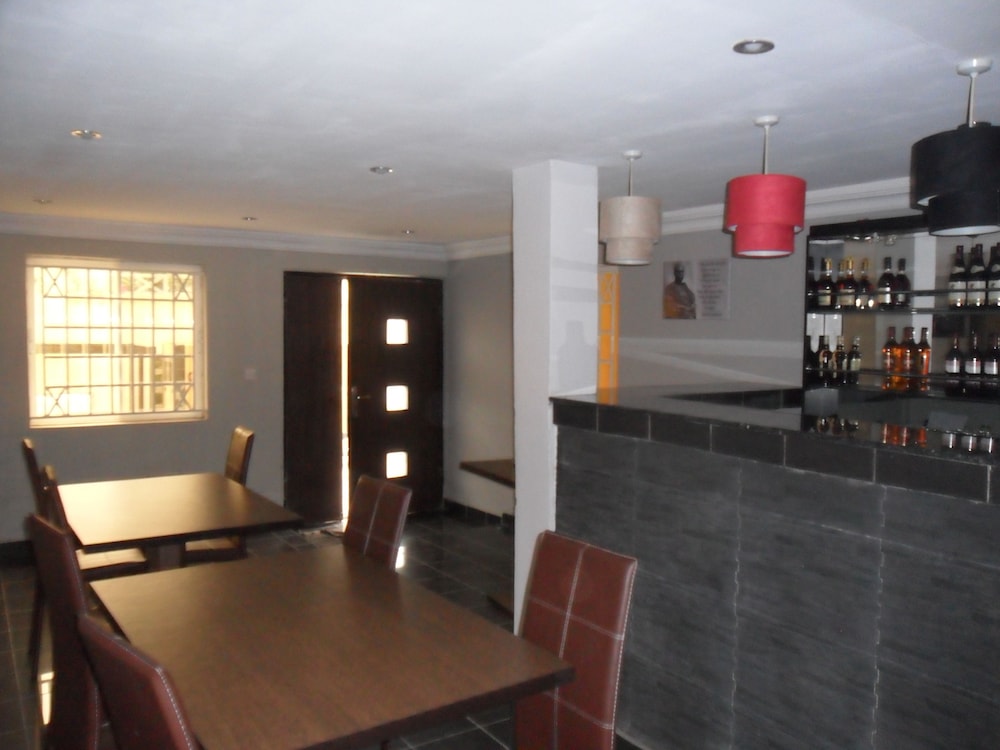Swisscottage Suites 15/21