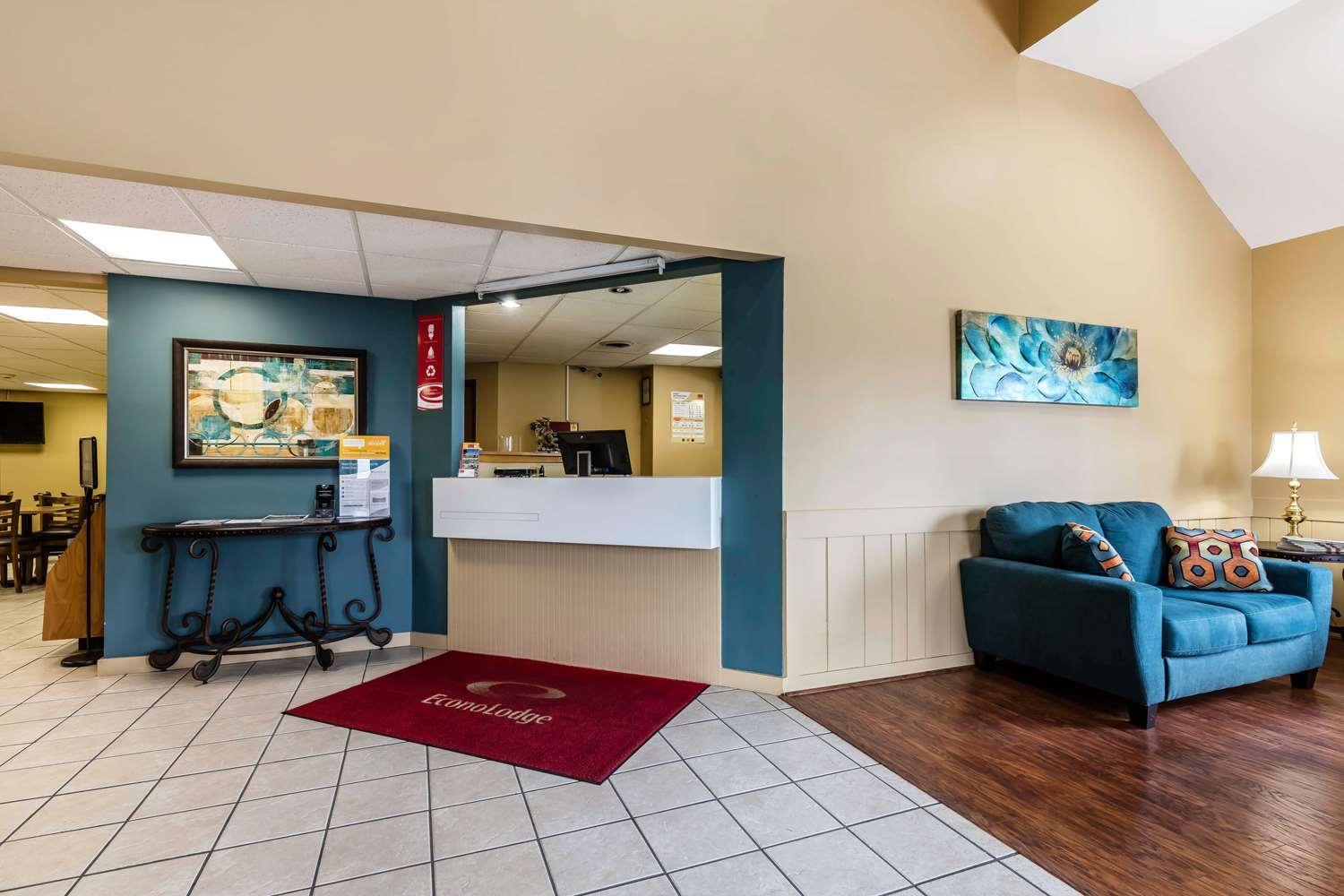 Econo Lodge Inn and Suites Dickson TN 2/14