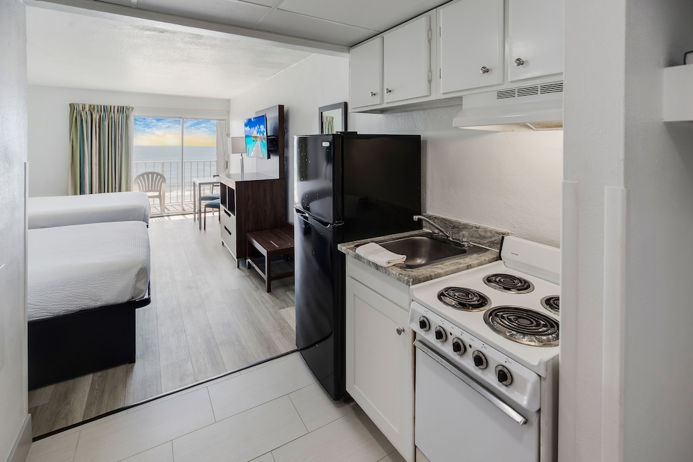 Blu Atlantic Oceanfront Hotel Suites 40/59