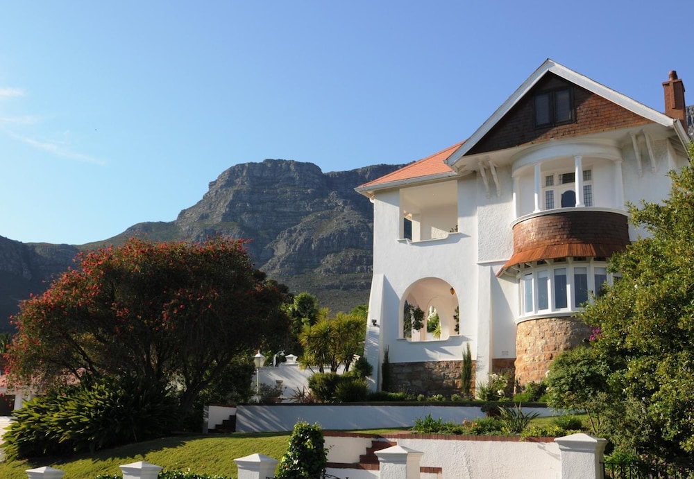Abbey Manor Luxury Guesthouse 64/70