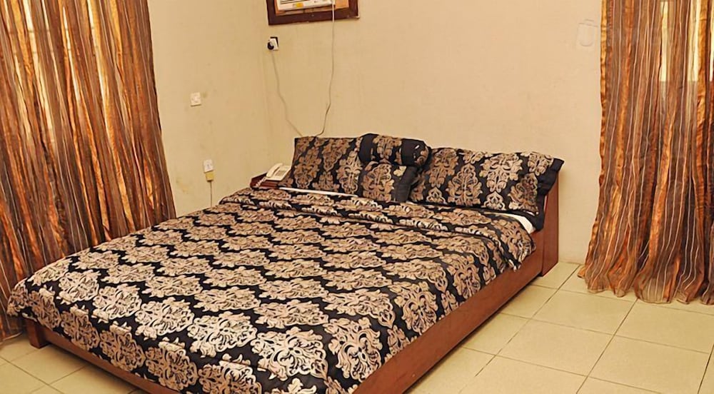DELUXE, QUEEN BED
