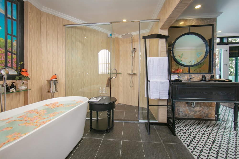 Gold, Suite, King Bed, Panoramic View, Balcony، Golden Holiday Hoi An Hotel 4/5