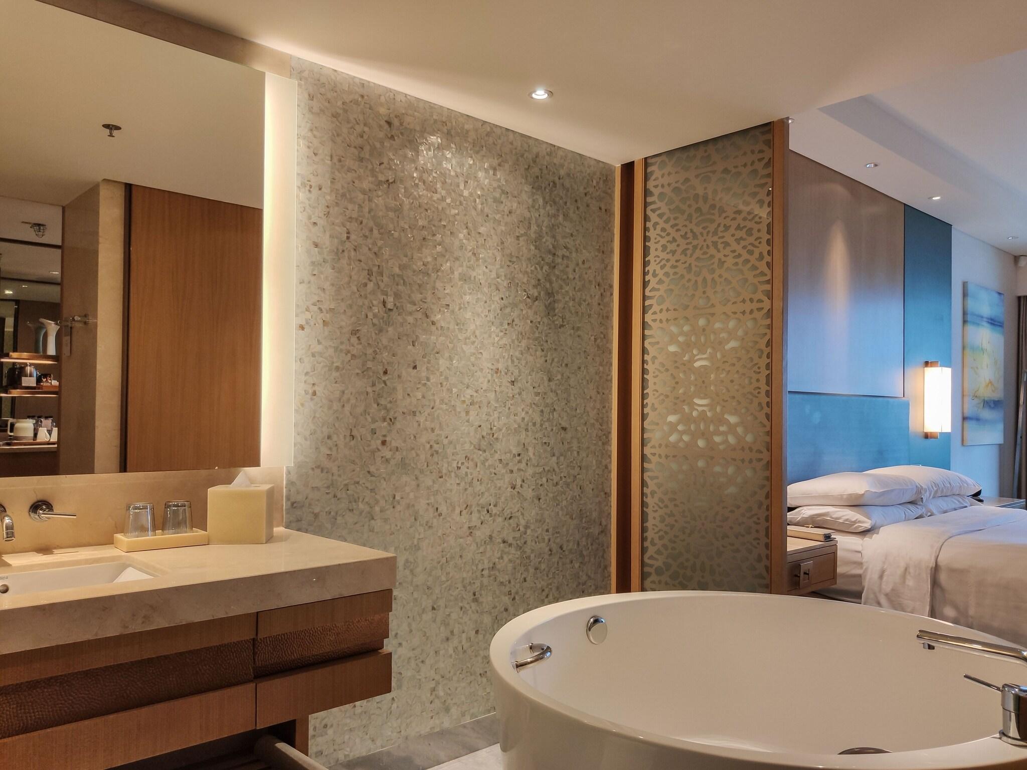 غرفة بسرير كينج بإطلالة جزئية على البحر، Jw Marriott Hotel Sanya Dadonghai Bay 10/10