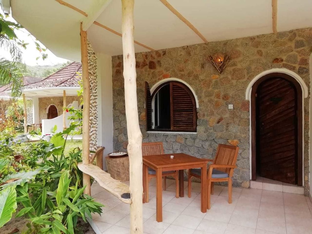 Bliss Praslin Seychelles 50/68
