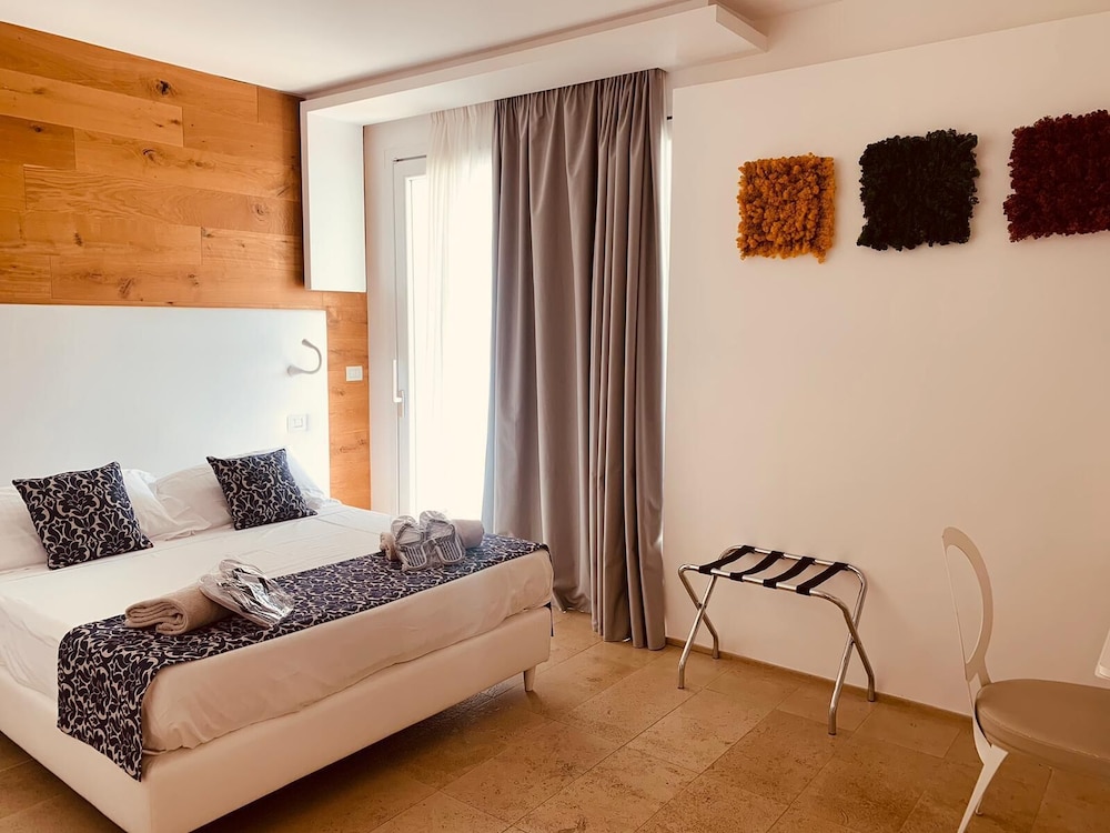 ROOM, DOUBLE BED, BEACH FRONT, BALCONY