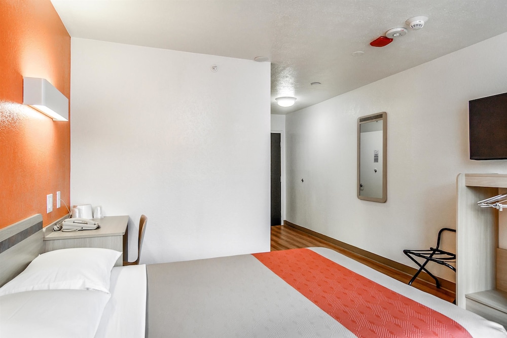 Motel6 Framingham, MA - Boston West 57/58