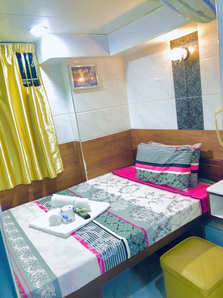 DELUXE, KING BED