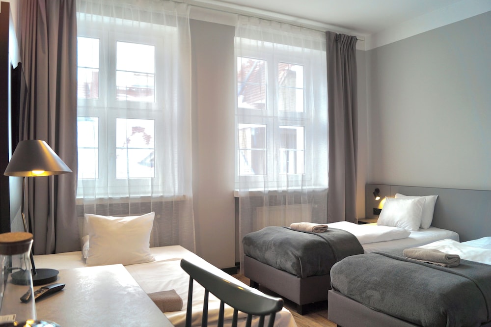 1 BEDROOM, STANDARD, TRIPLE, COURTYARD VIEW, PRIVATE BATHROOM