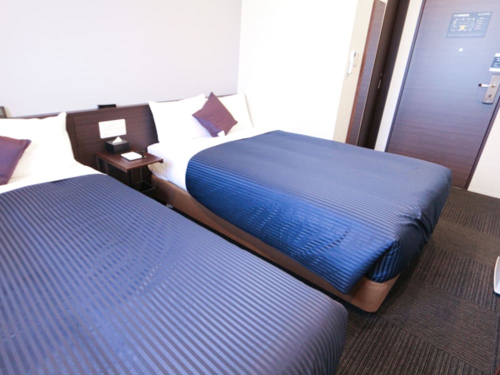 ROOM, TWIN BEDS, SMOKING