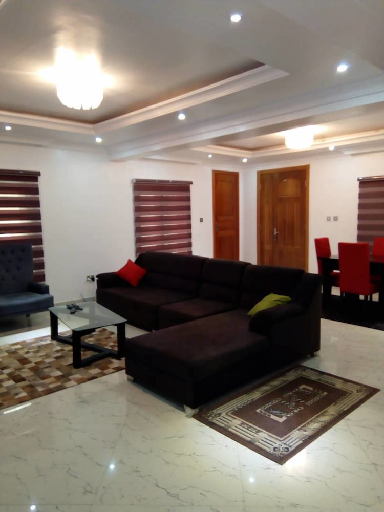 Reeve Court Apartment 8/11