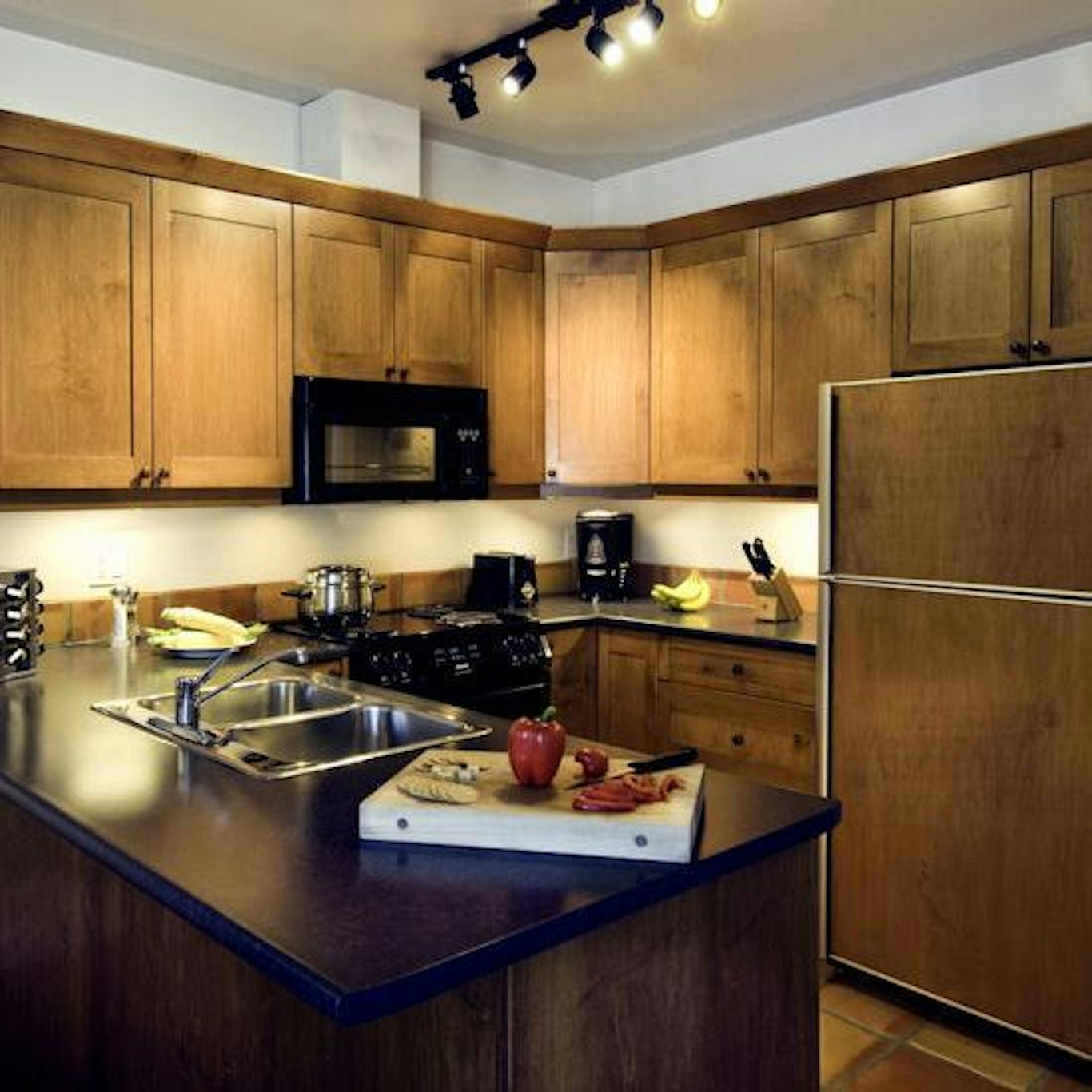 Waters Edge Shoreside Suites 1/6