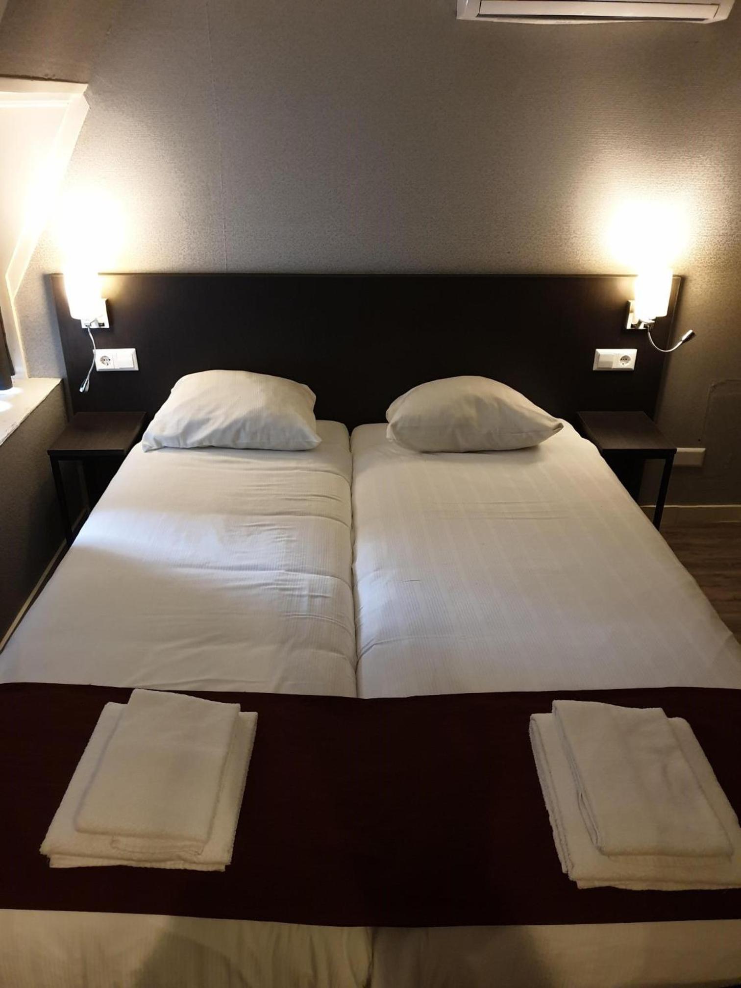 Economy, Twin Beds, No Window
