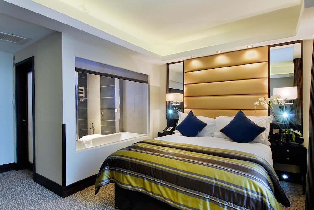 Park Grand Mayfair 6/40