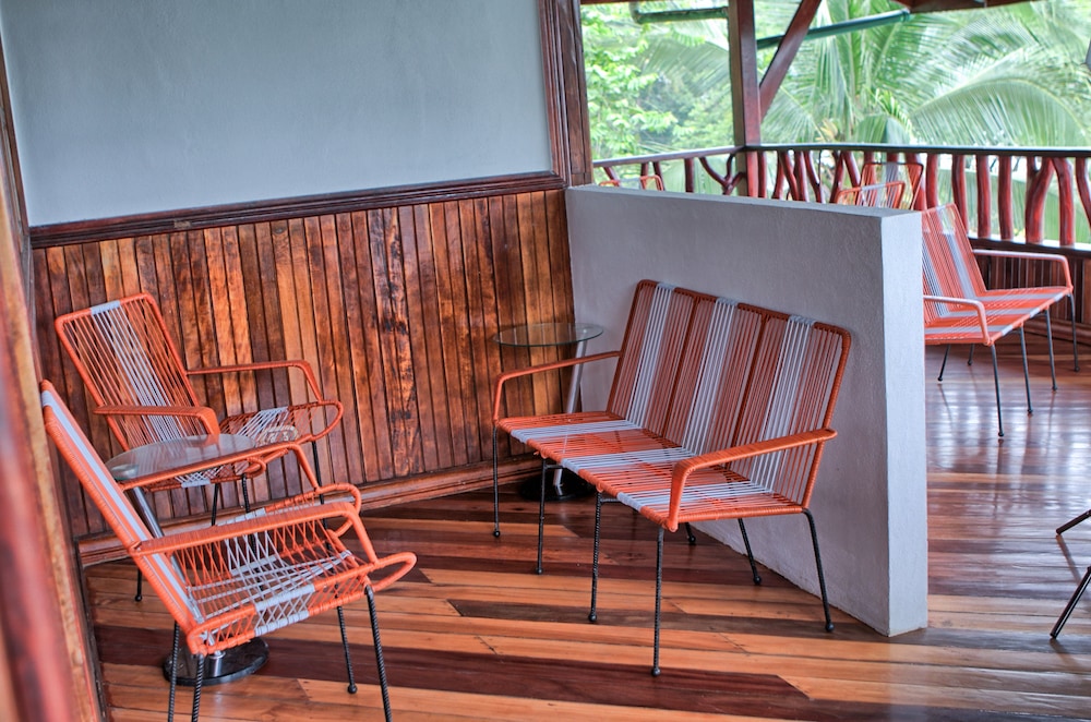La Isla Inn Hotel 43/52