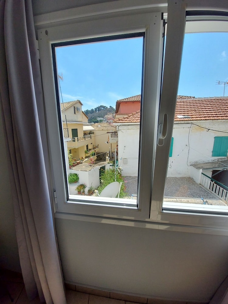 SAN NECTARIOS HOTEL 50/50