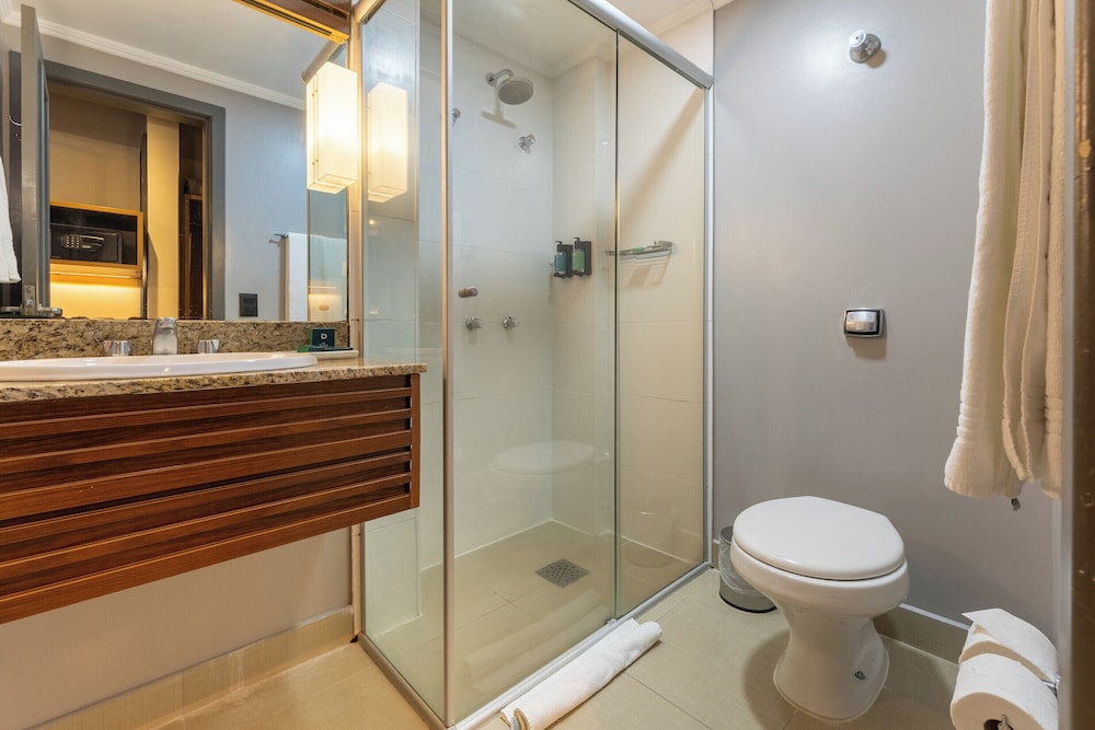 غرفة قياسية بسريرين فرديين، Hotel Deville Business Maringa 5/8