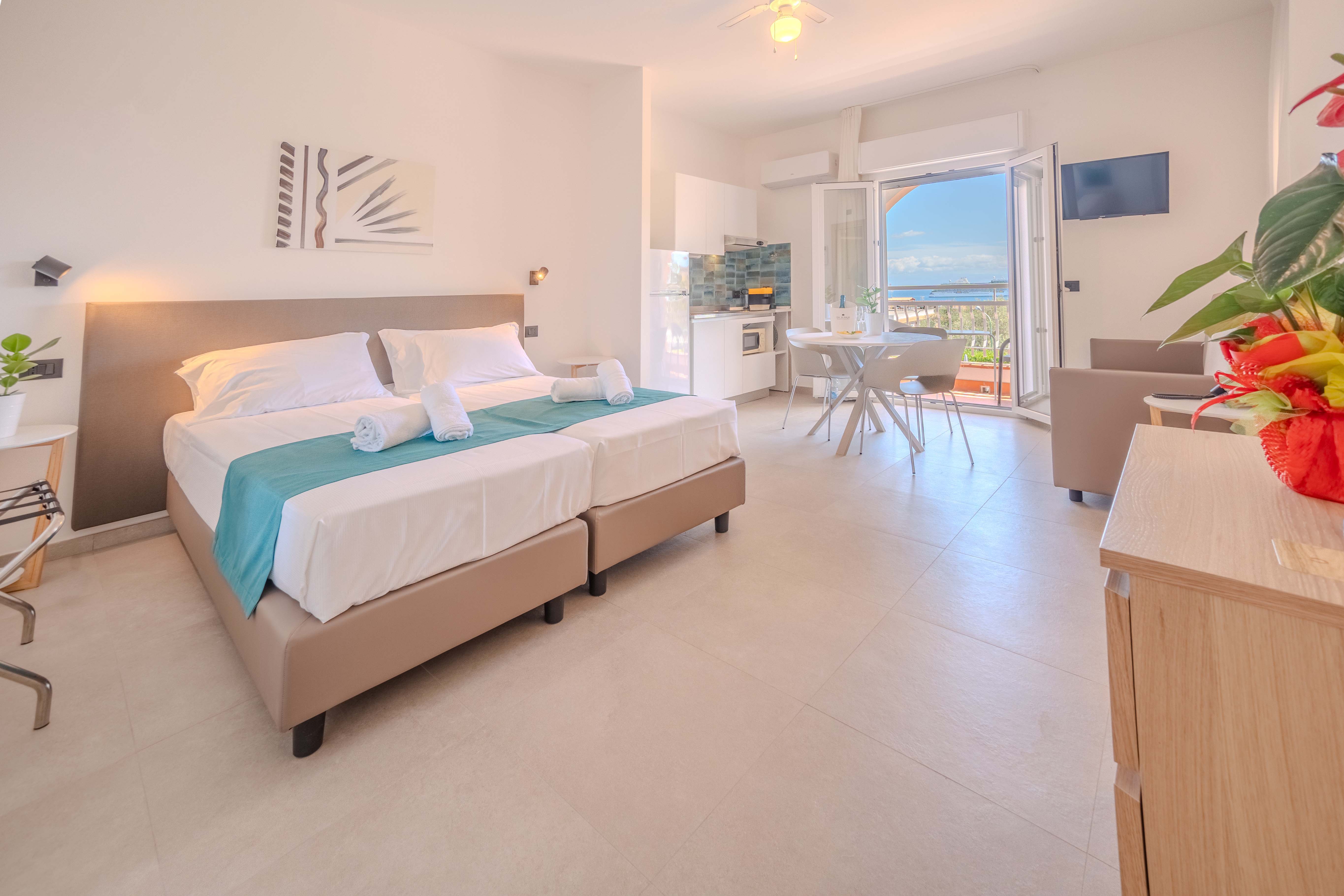 Mono, 3 Beds, Pool View, Balcony، Residence Villa Giardini 2/6