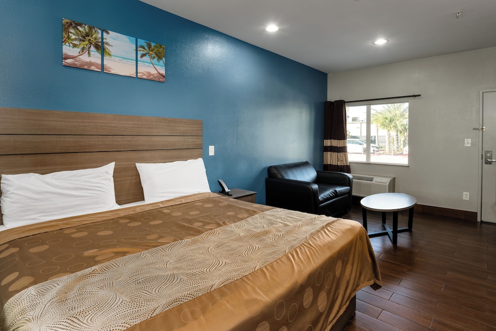 Moonlight Suites 28/65