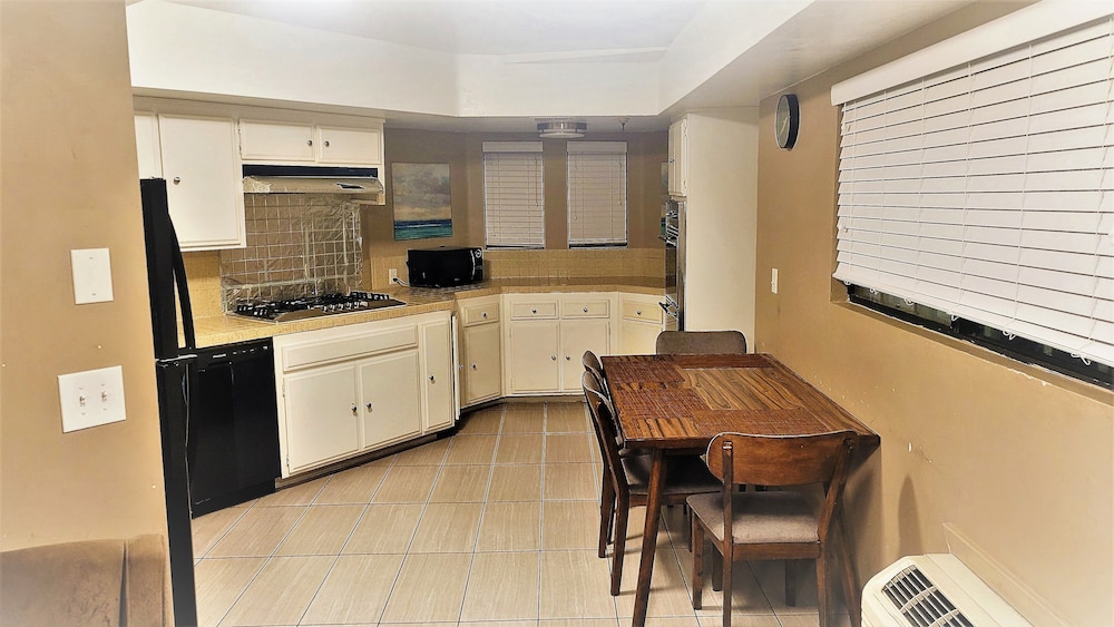 Rancho San Diego Inn and Suites (Ex SureStay Plus Hotel by Best Western El Cajon) 8/39