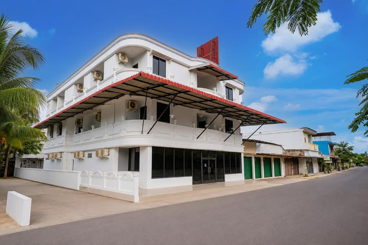 Collection O near Aviari Batuaji formerly Haruasa Inn in BATAM