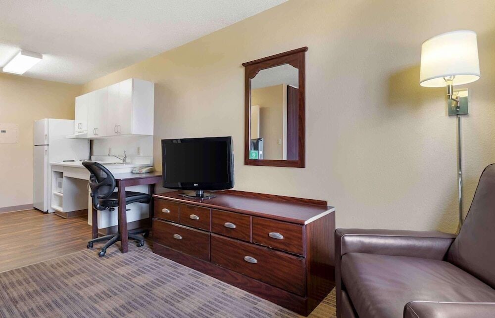 Studio 6 Corporate Extended Stay Rochester Henrietta NY 44/59