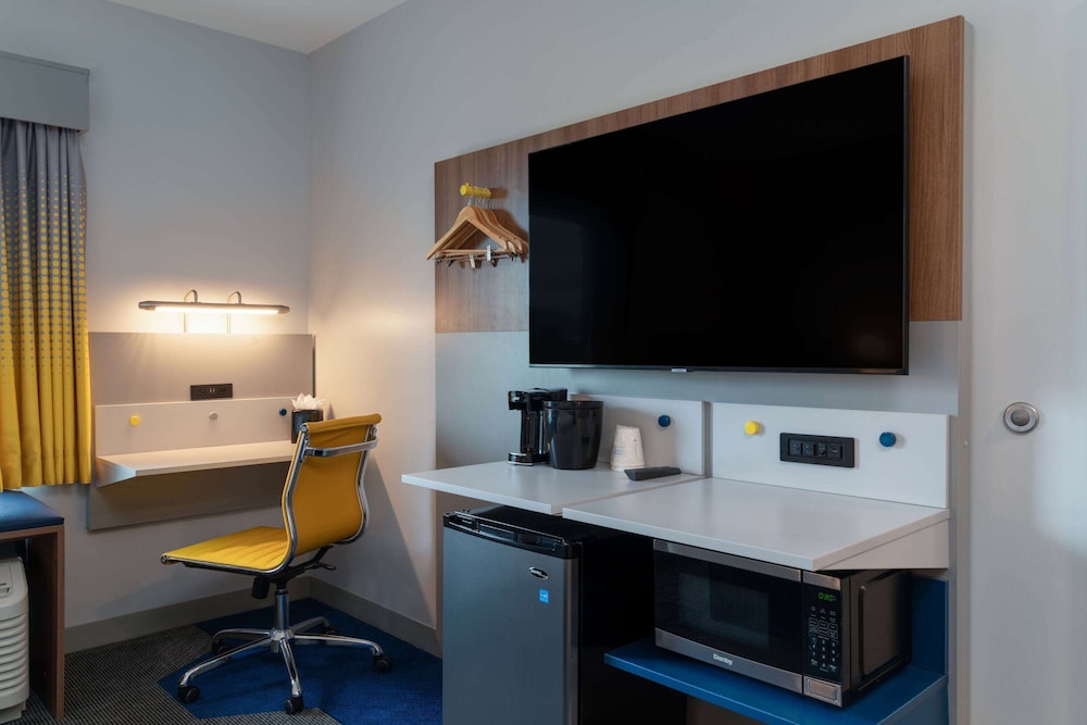 Microtel Inn & Suites by Wyndham Winchester 22/28