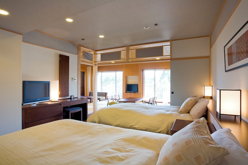 JUNIOR SUITE, GARDEN VIEW