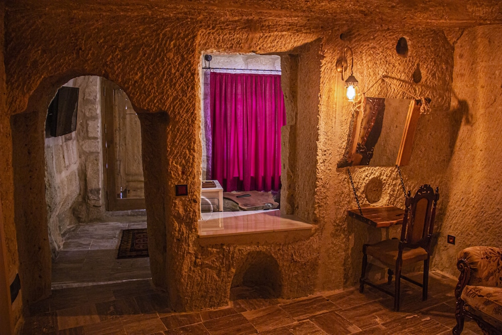 Junior Ottoman Cave 14/41