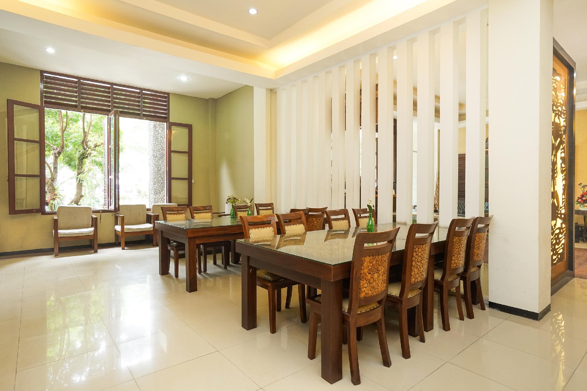 Oyo 282 Putri Utari Guest House 19/31
