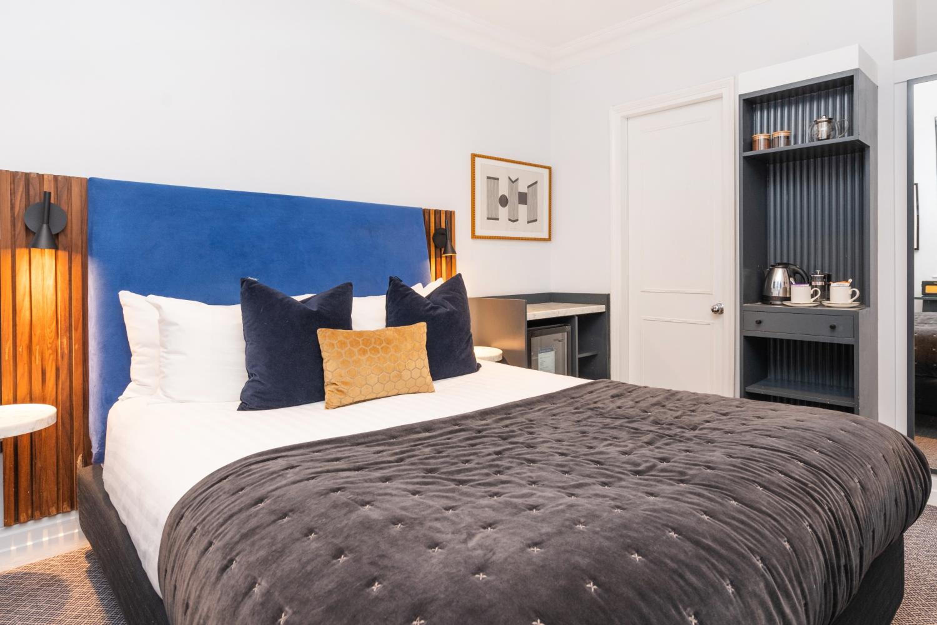 Superior, Basement, Double Bed، Berkeley Square Hotel 3/9
