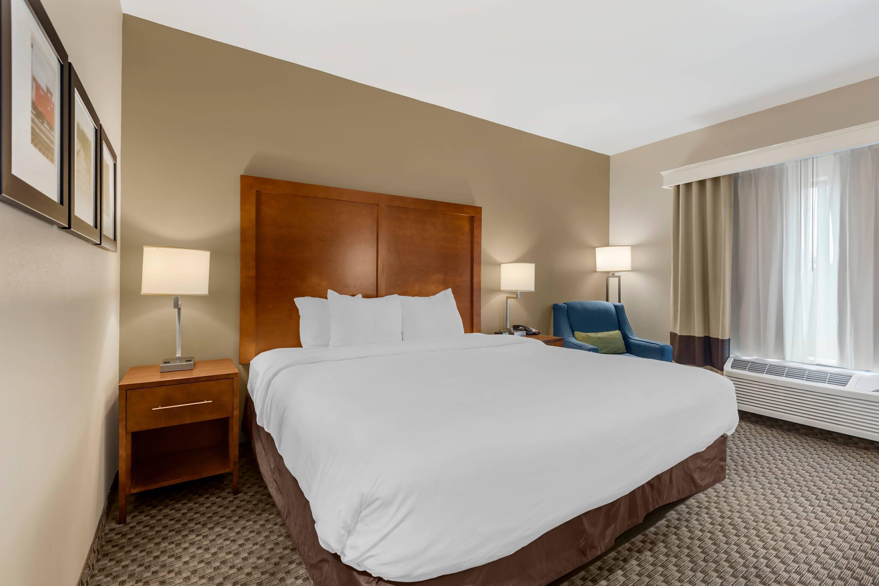 ROOM, KING BED