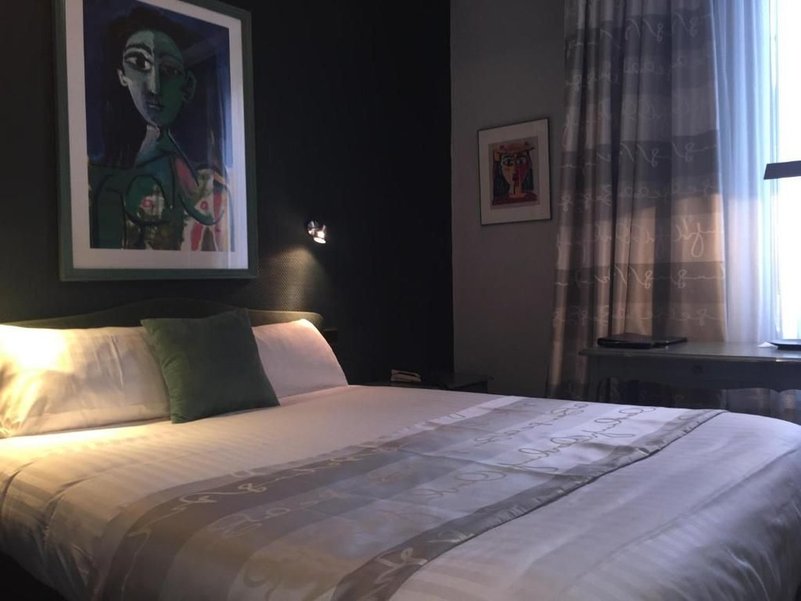 ROOM, SINGLE
