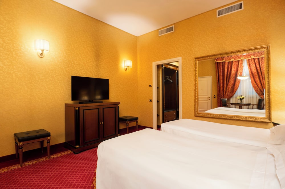 Maxim Hotel 12/40