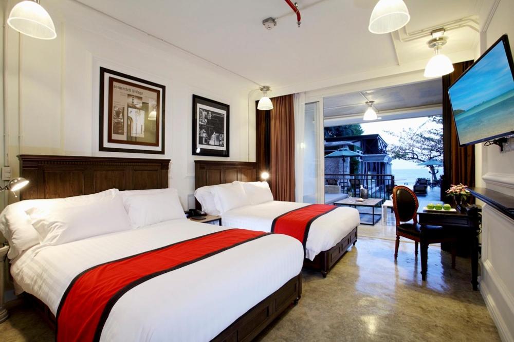 Deluxe, Twin Beds, Pool Access