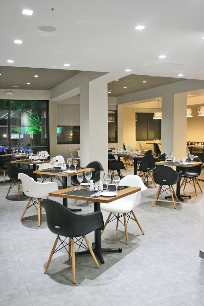 Amphitryon City Hotel 57/72