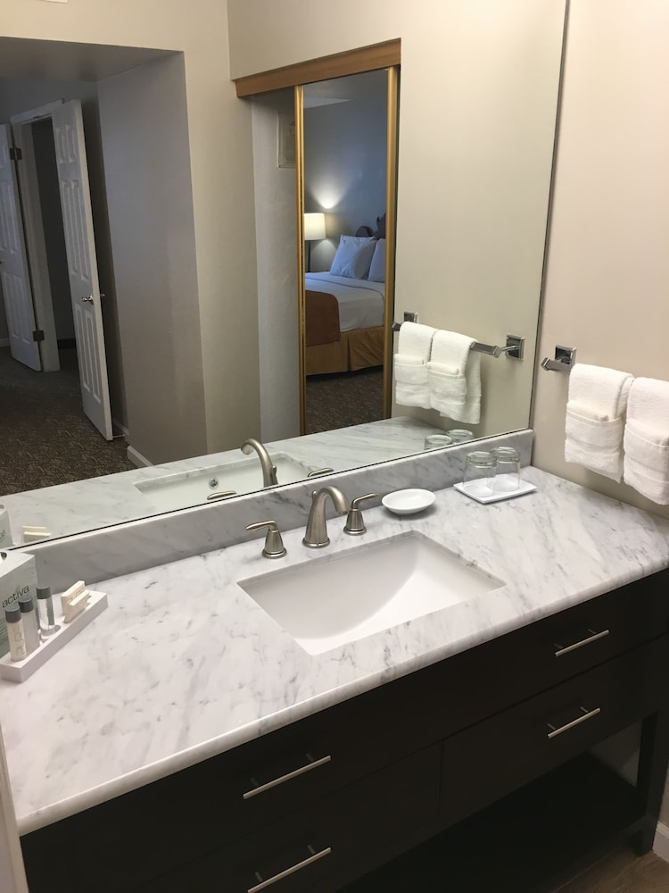 Chase Suite Hotel Brea 17/55