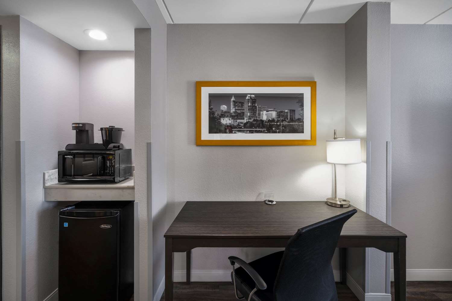 La Quinta Inn and Suites by Wyndham Raleigh Downtown North 37/47
