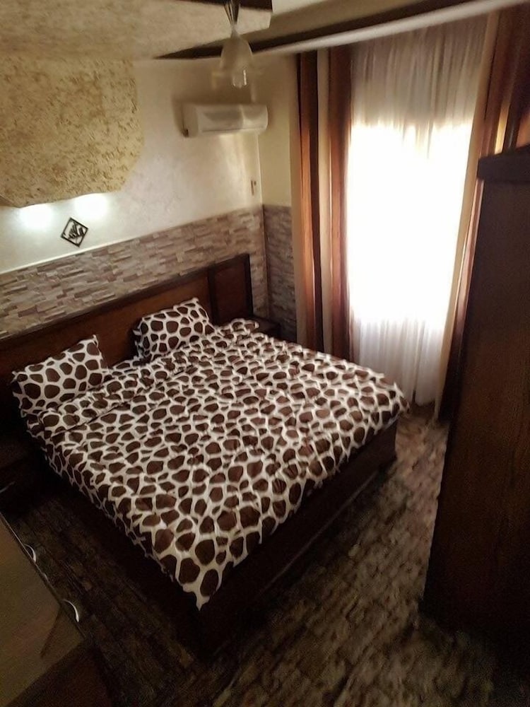 2 BEDROOMS, APARTMENT