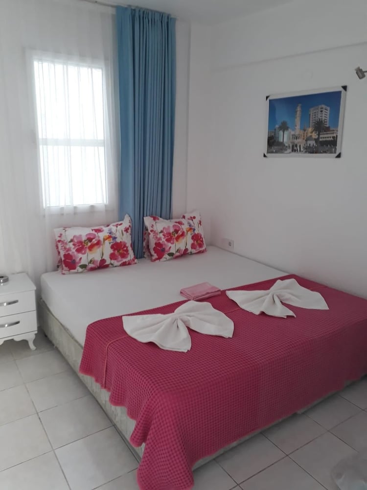 ROOM, DOUBLE BED